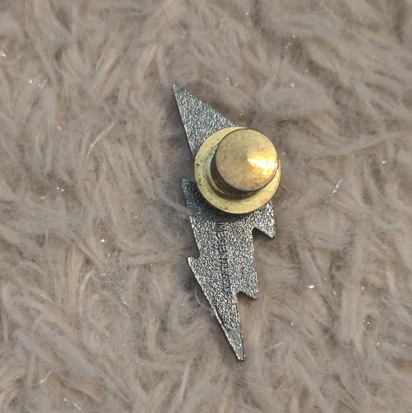 Skull Lightning Bolt Enamel Pin - Picture 2 of 2